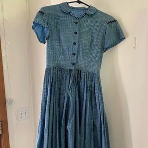 Vintage 1950s women’s blue dress